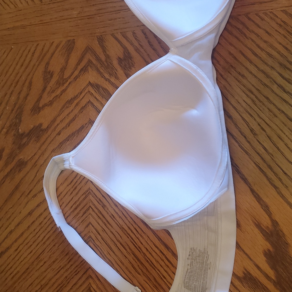 2 Bras - Picture 7 of 8